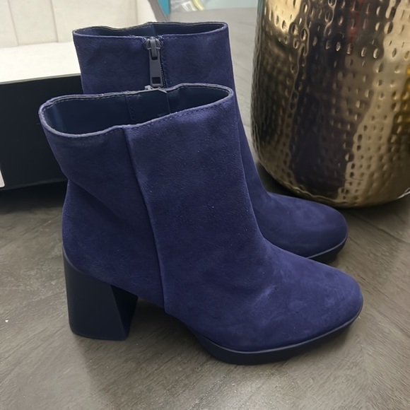 Naturalizer Genn-Reach Haven Blue Suede Booties